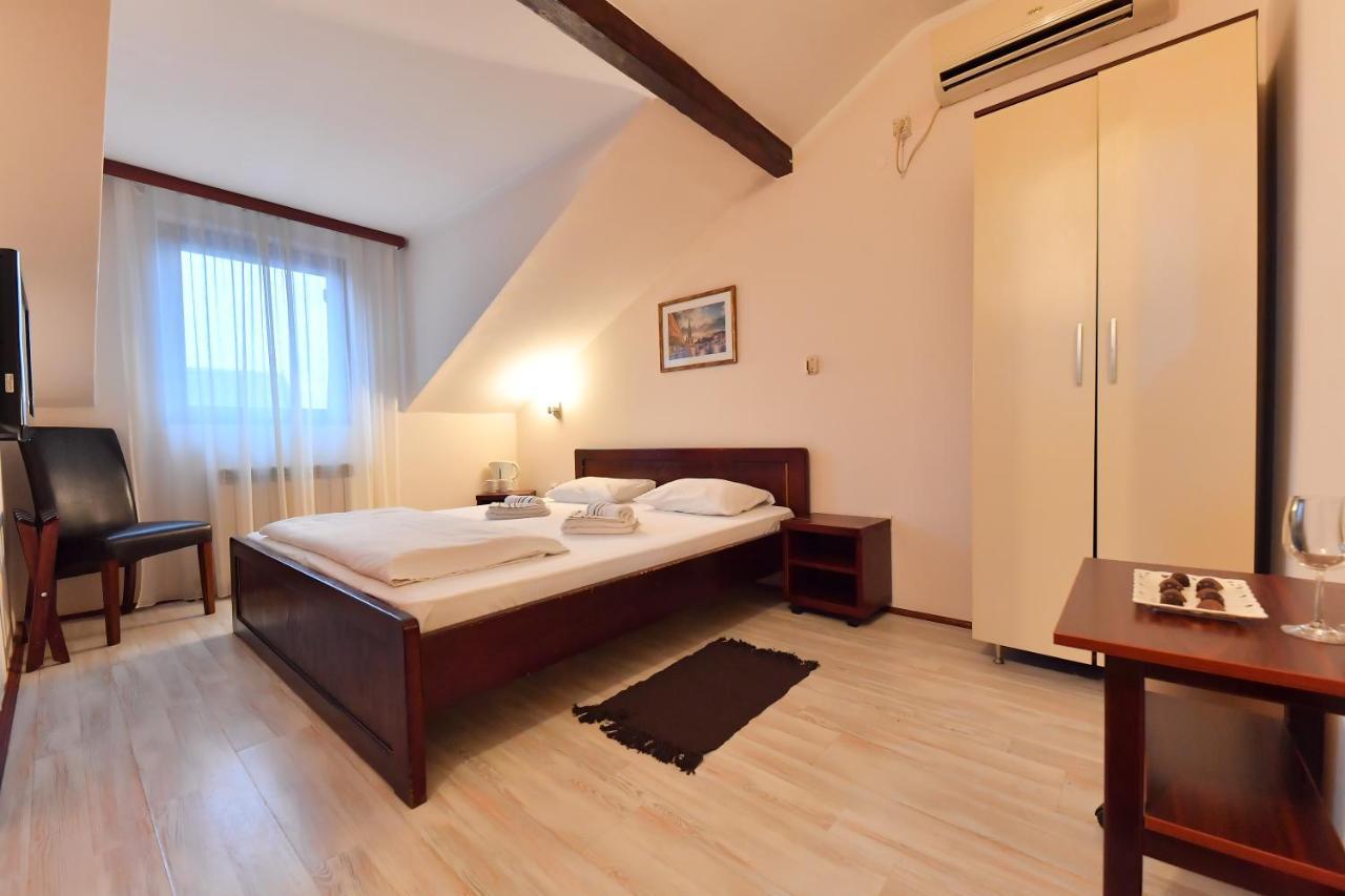 Apartments & Accommodation Stojic Novi Sad Esterno foto