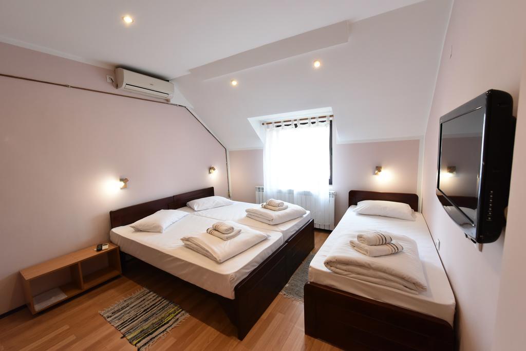 Apartments & Accommodation Stojic Novi Sad Esterno foto