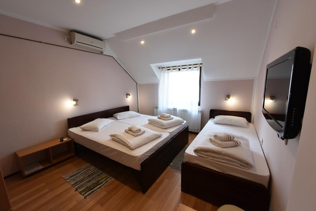 Apartments & Accommodation Stojic Novi Sad Esterno foto